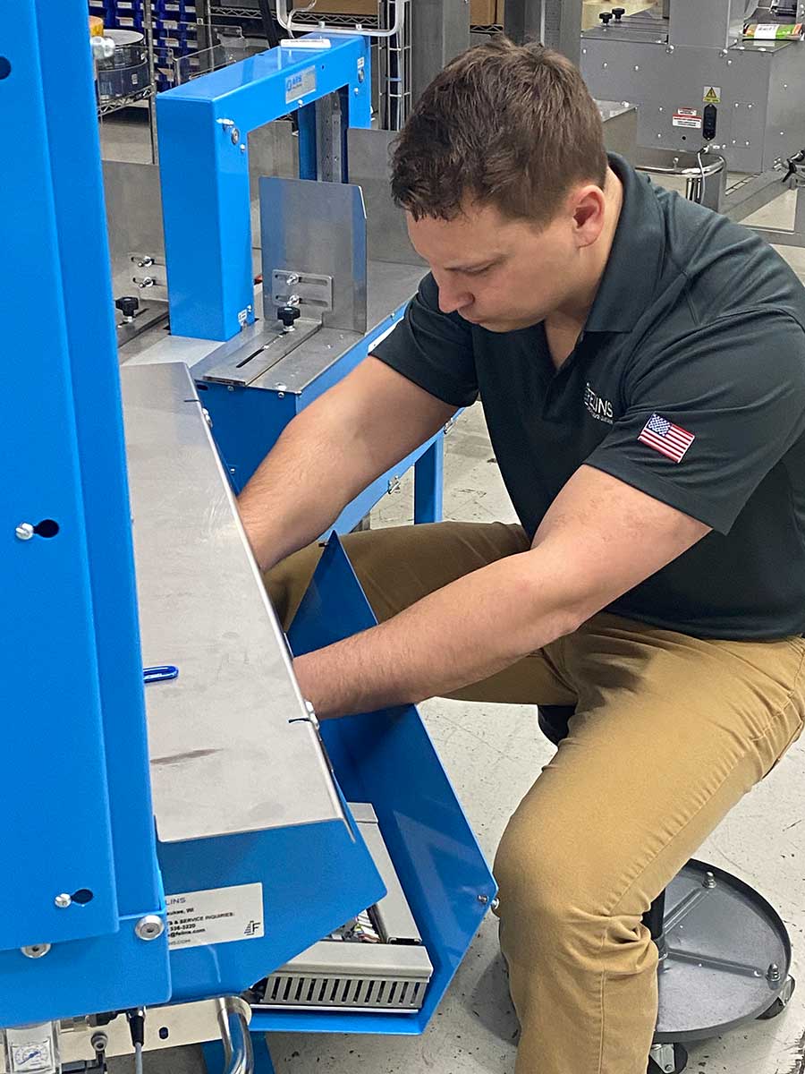 Felins Service Engineer works on a Banding machine